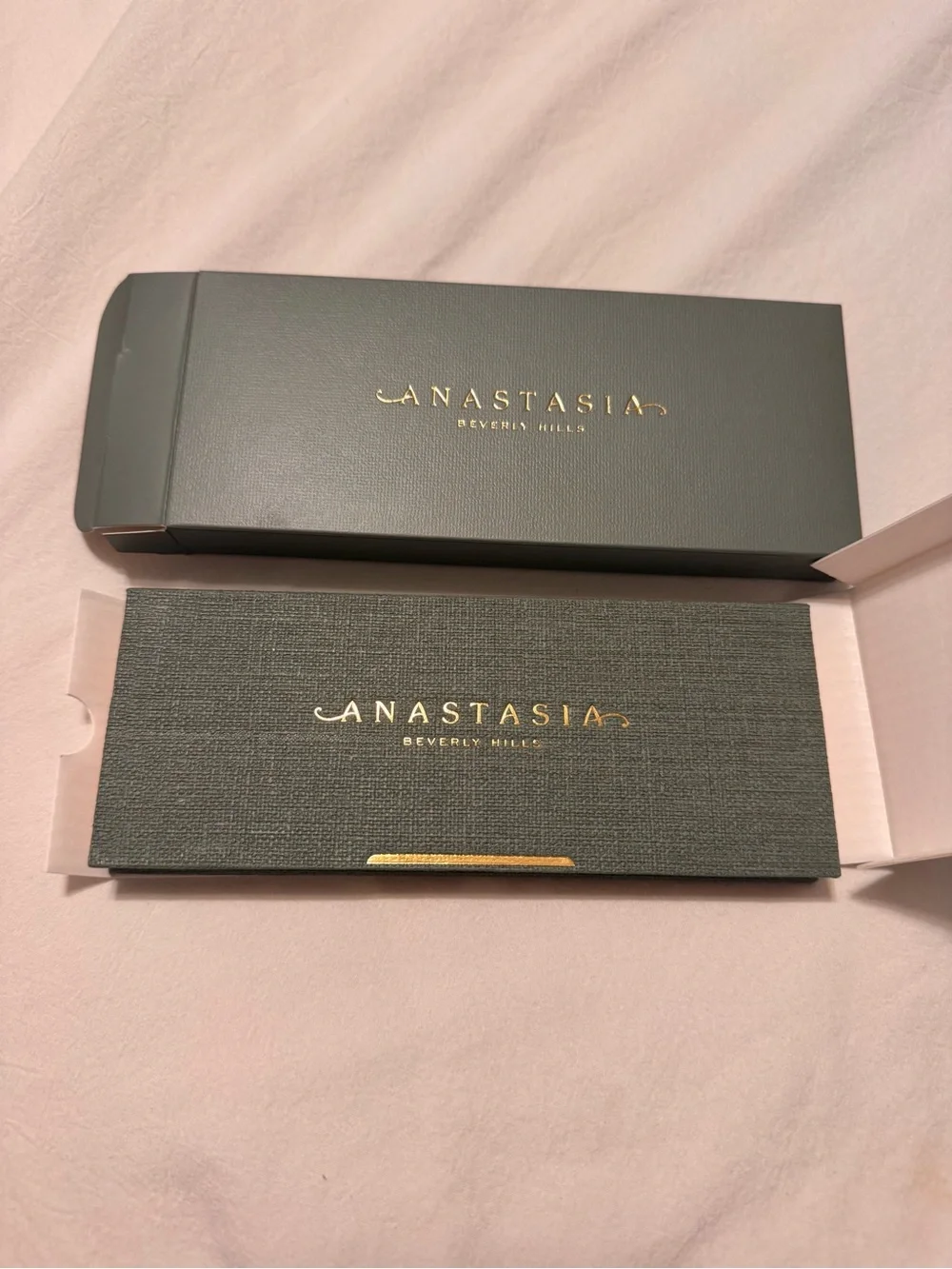 Anastasia Eyeshadow Palette – Neutral Browns, Golds & Lavender Shades